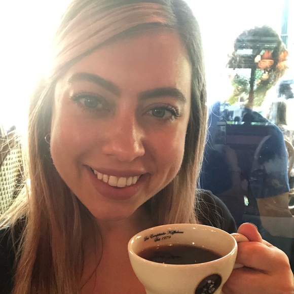 🤩 Meet your Posher, Lori! 🤩 - Picture 6 of 10